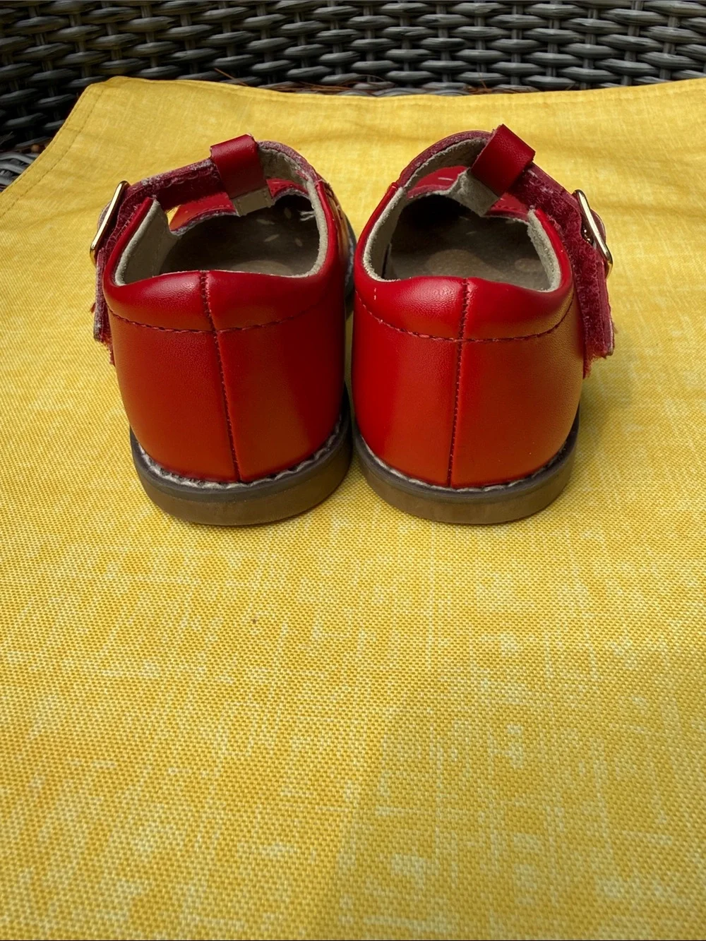 FootMates Red Girls T-Strap Mary Jane Shoes size 7 medium